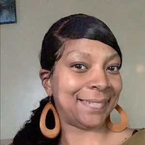 Meet your Posher, Tyechia